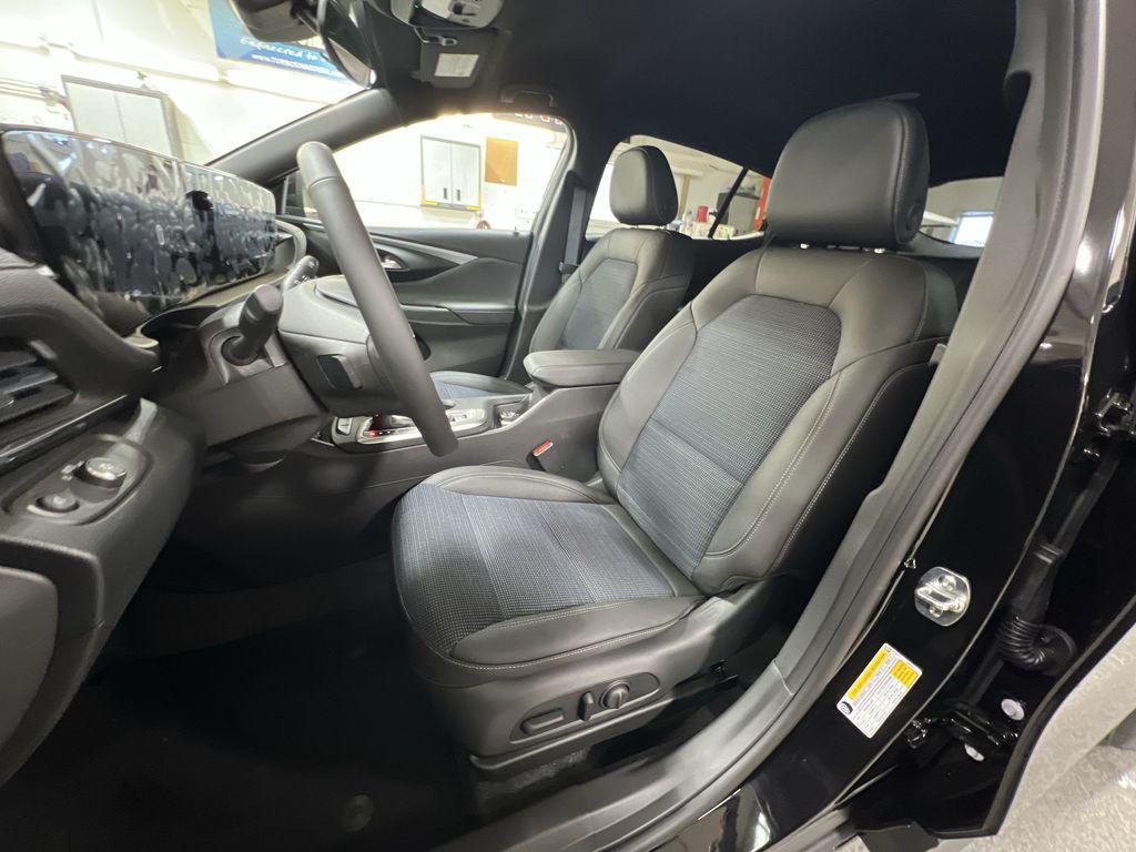 new 2025 Buick Envista car, priced at $25,180
