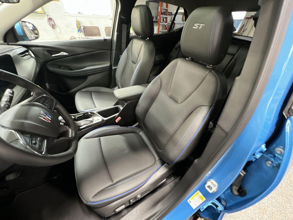 new 2025 Buick Encore GX car, priced at $34,404