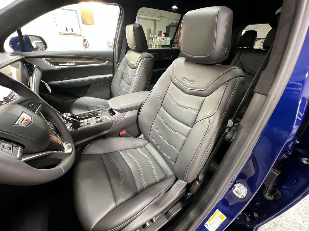 new 2025 Cadillac XT6 car, priced at $70,418