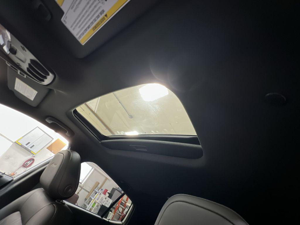 new 2025 Buick Envista car, priced at $30,337