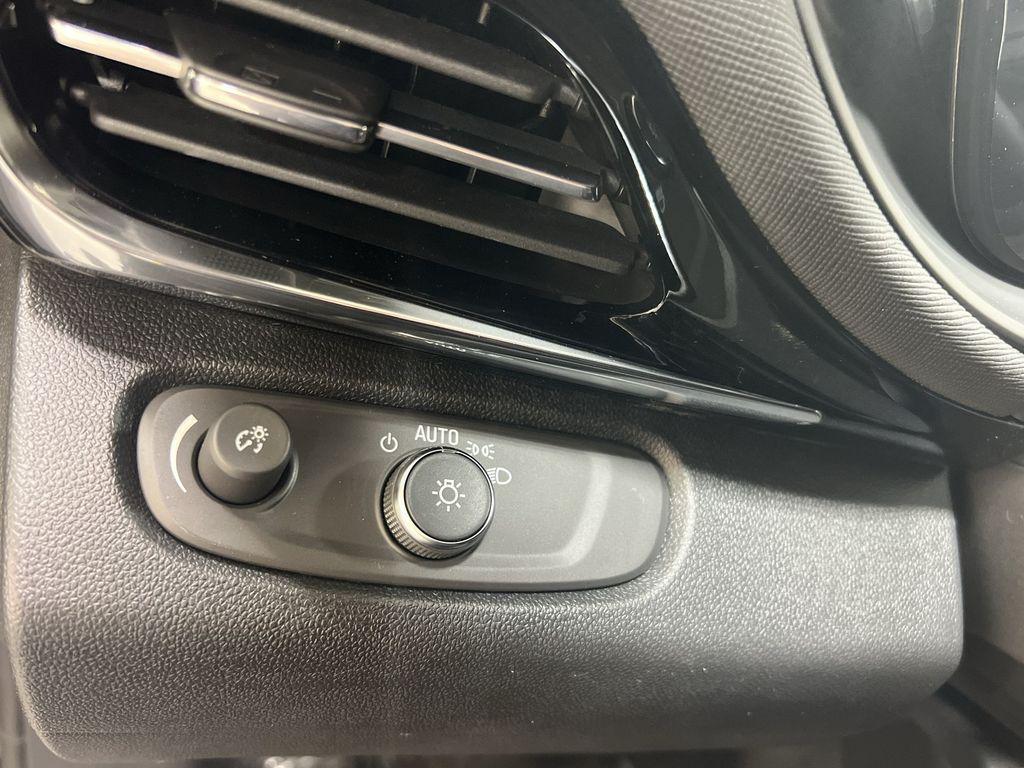 new 2025 Buick Envista car, priced at $26,707
