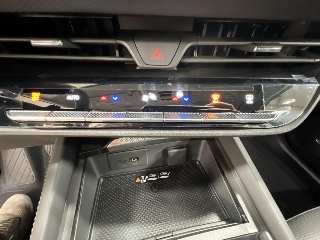 new 2025 Buick Envision car, priced at $38,524