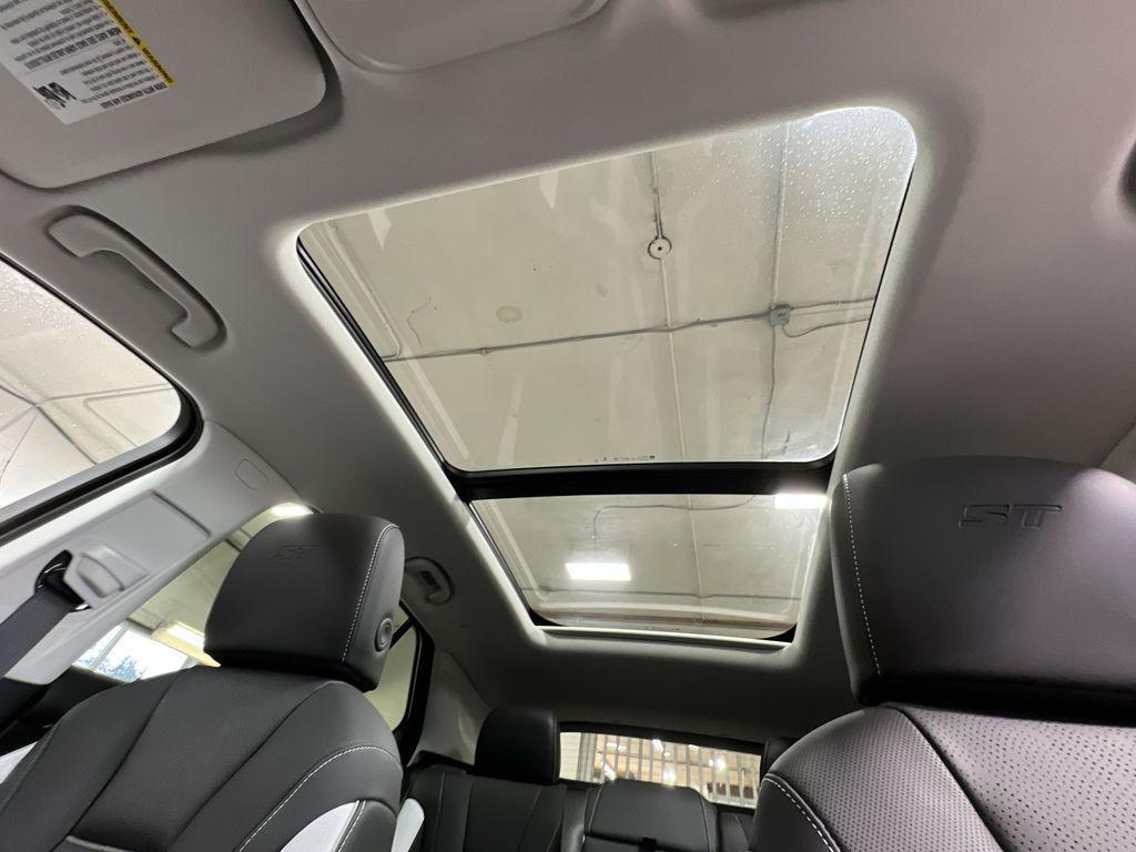 new 2025 Buick Envision car, priced at $41,372