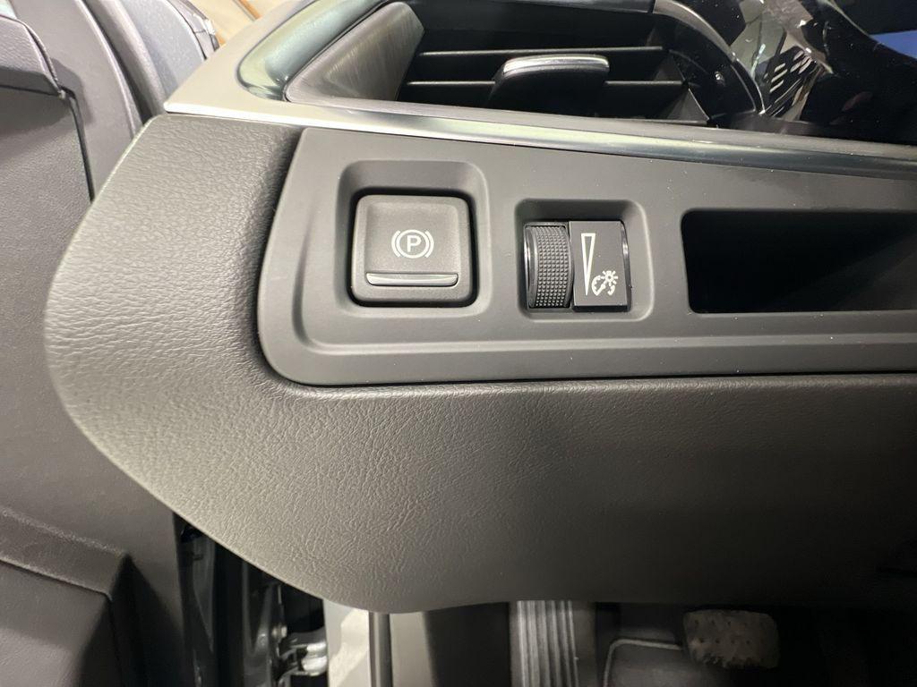 new 2025 Cadillac XT5 car, priced at $44,107