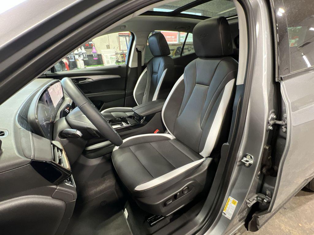 new 2025 Buick Envision car, priced at $40,872