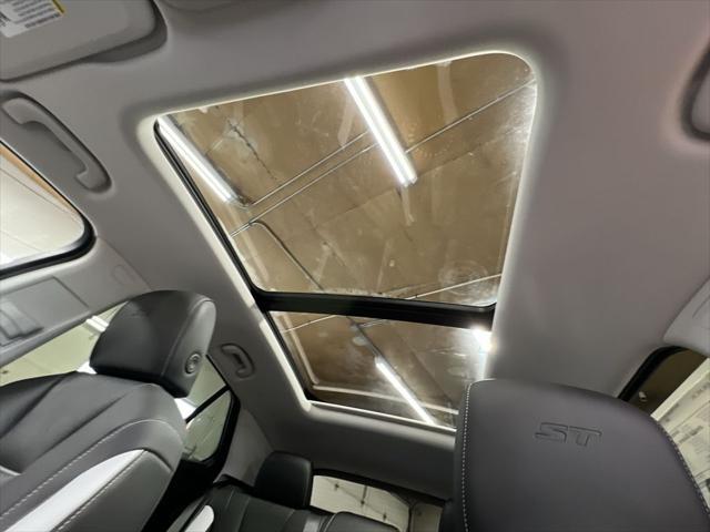 new 2025 Buick Envision car, priced at $39,735