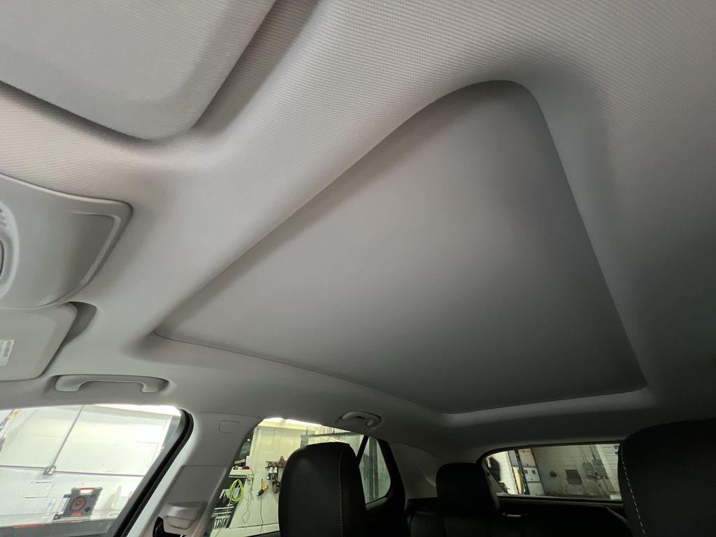 new 2025 Buick Envision car, priced at $39,919