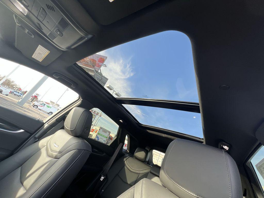 new 2025 Cadillac XT5 car, priced at $54,995