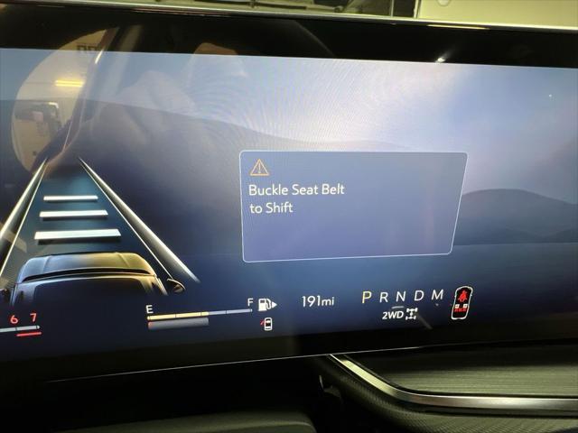 new 2025 Buick Envision car, priced at $38,975