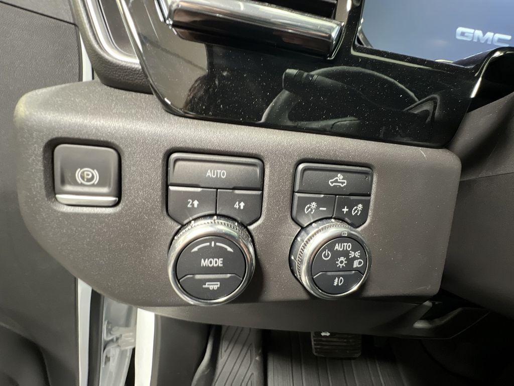 new 2024 GMC Sierra 1500 car, priced at $48,300