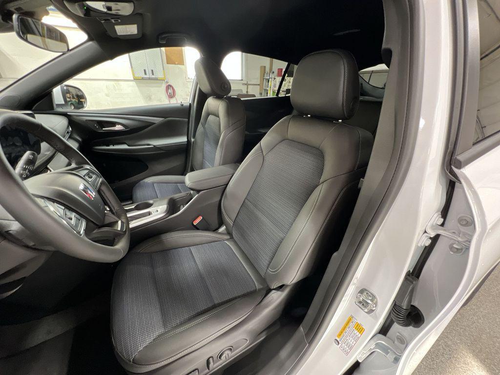new 2025 Buick Envista car, priced at $24,685