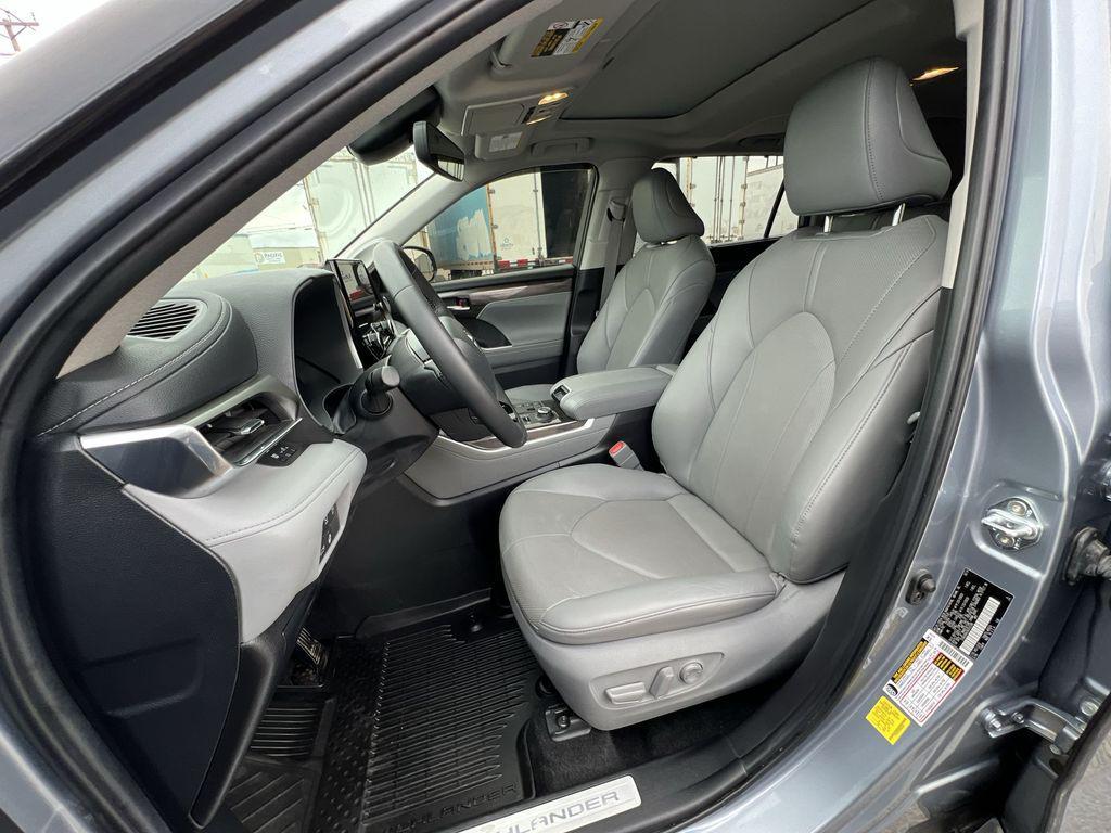 used 2024 Toyota Highlander car, priced at $42,450