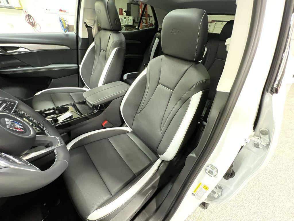 new 2025 Buick Envision car, priced at $40,919