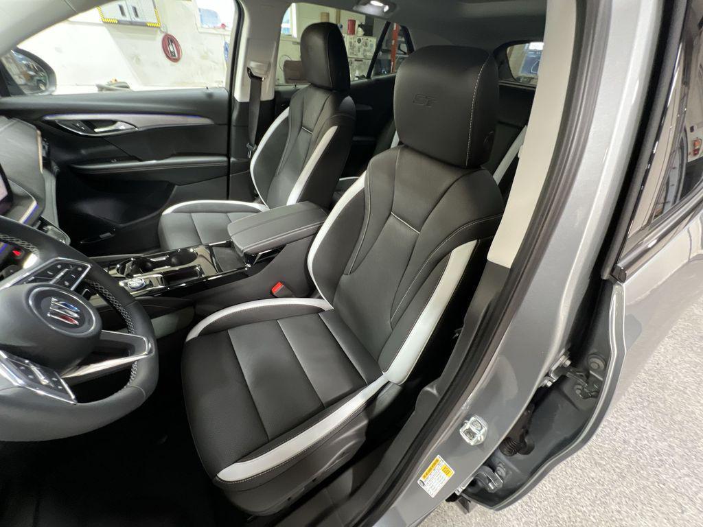 new 2025 Buick Envision car, priced at $40,372
