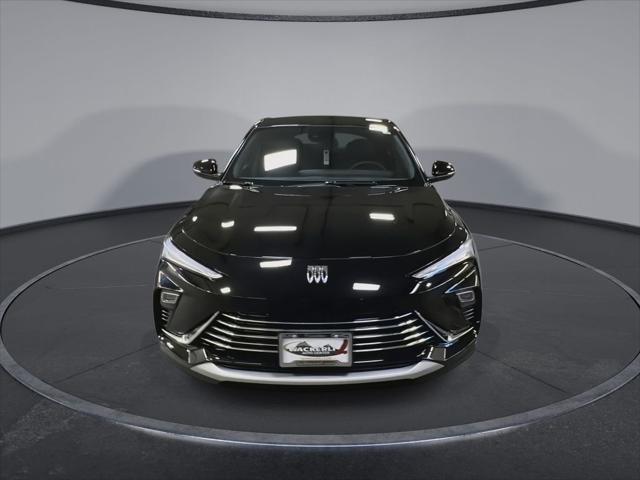 new 2025 Buick Envista car, priced at $26,180
