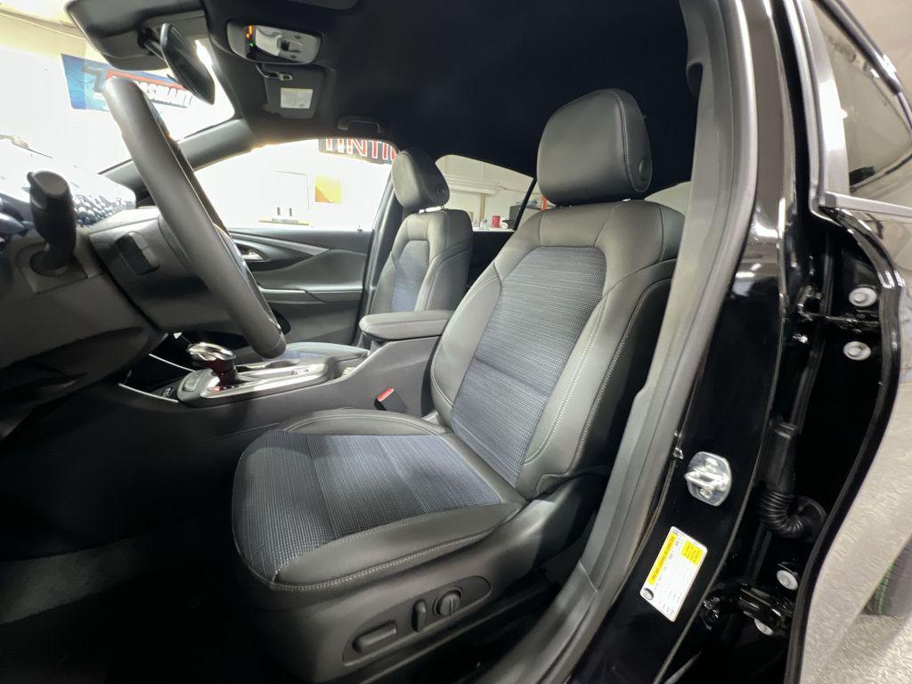 new 2025 Buick Envista car, priced at $25,180