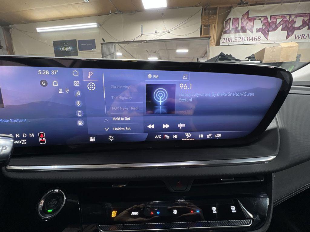 new 2025 Buick Envision car, priced at $38,975