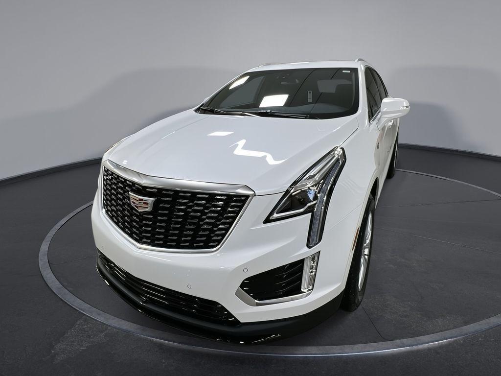 new 2025 Cadillac XT5 car, priced at $45,228