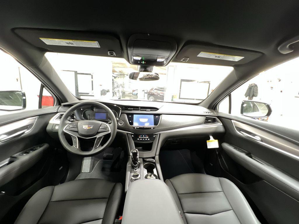 new 2025 Cadillac XT5 car, priced at $45,228