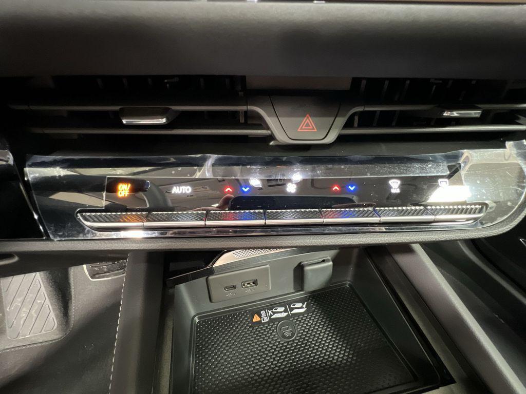 new 2025 Buick Envision car, priced at $40,919