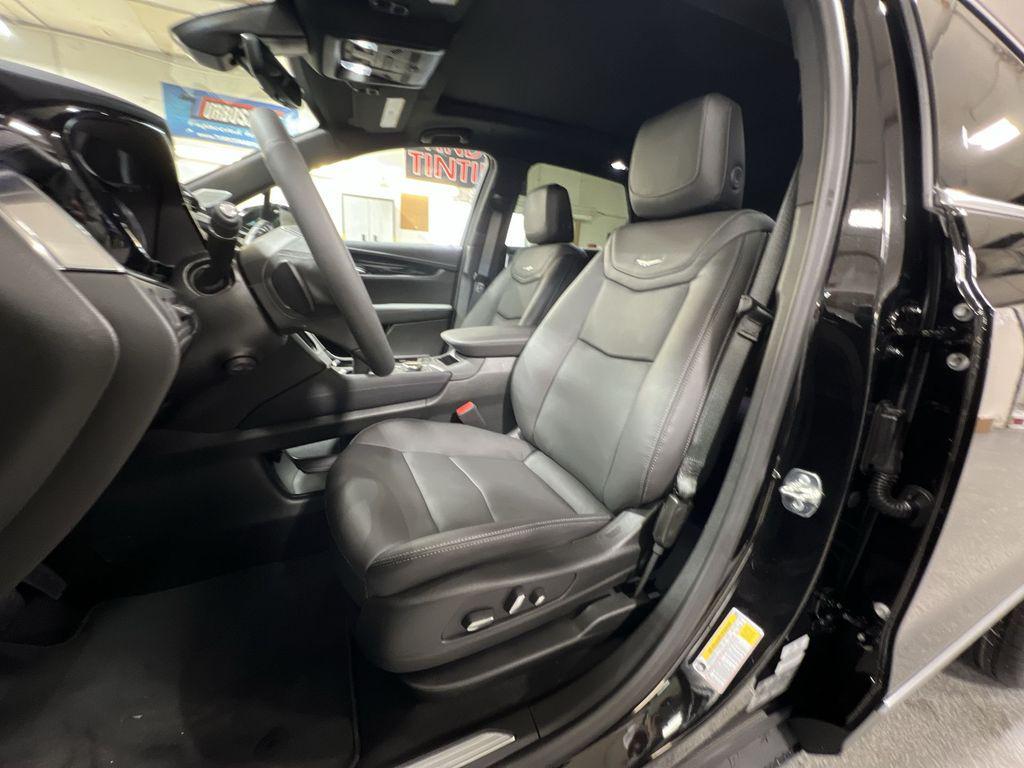 new 2025 Cadillac XT5 car, priced at $55,023