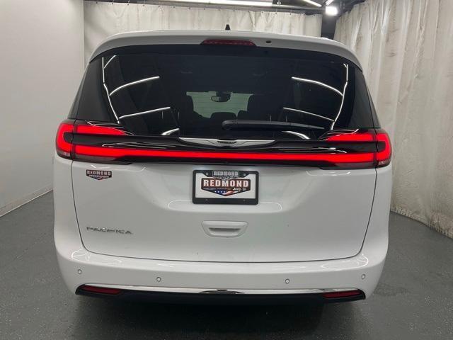 new 2025 Chrysler Pacifica car