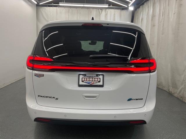 new 2024 Chrysler Pacifica Hybrid car, priced at $51,011