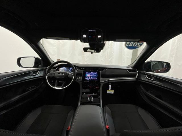 new 2025 Jeep Grand Cherokee car, priced at $38,474