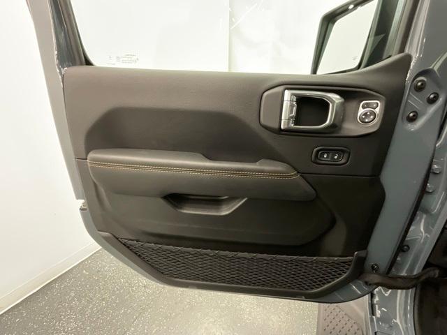 new 2025 Jeep Gladiator car, priced at $42,843
