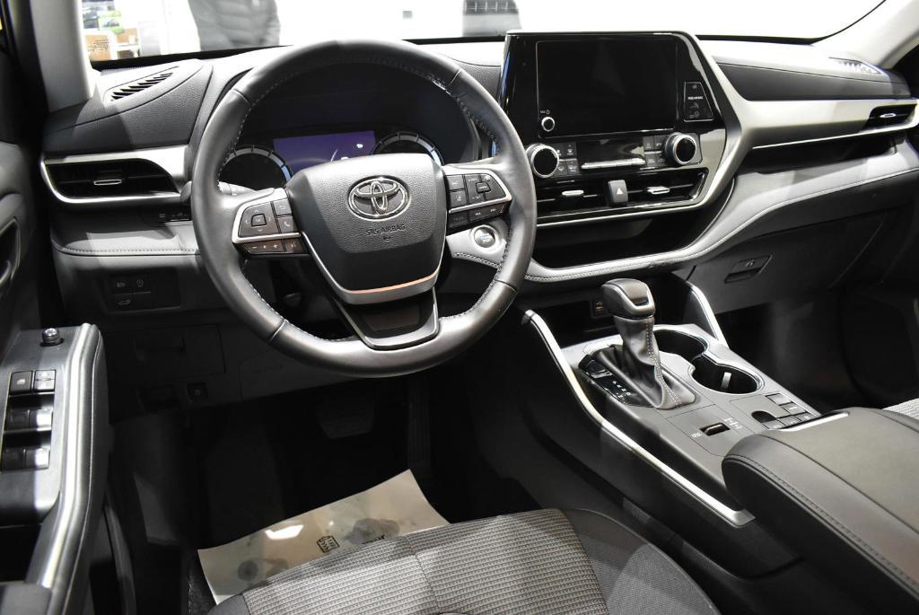 used 2024 Toyota Highlander car, priced at $36,890