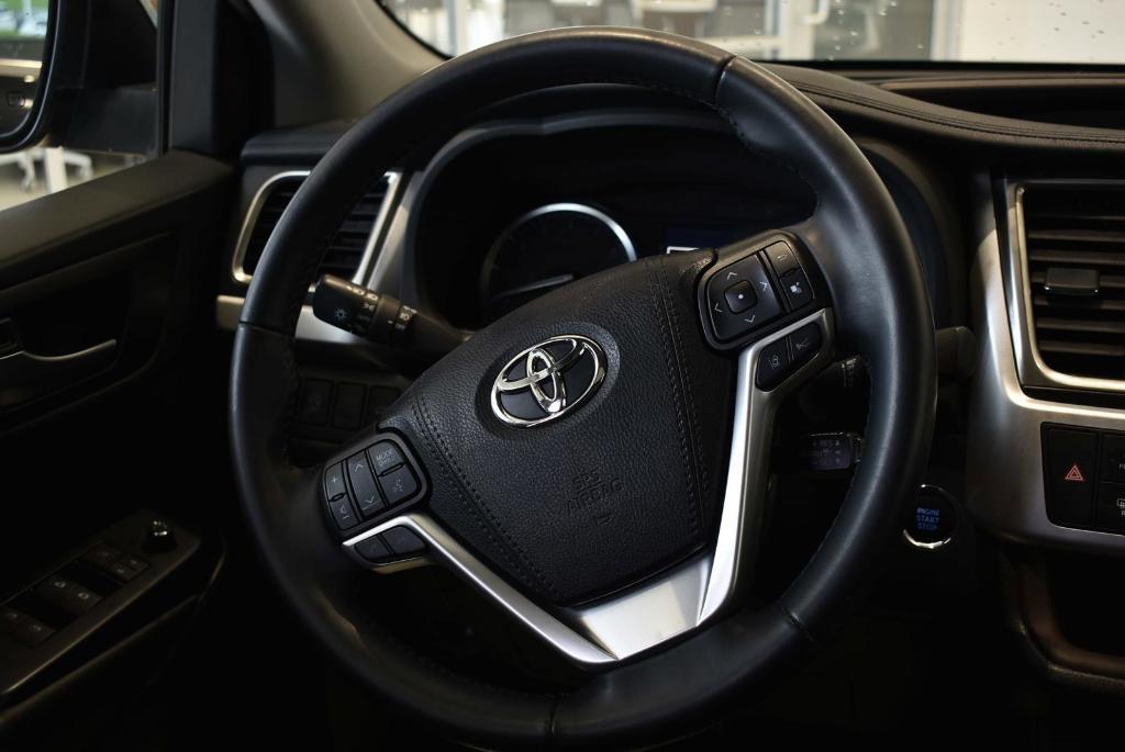 used 2019 Toyota Highlander car, priced at $28,990