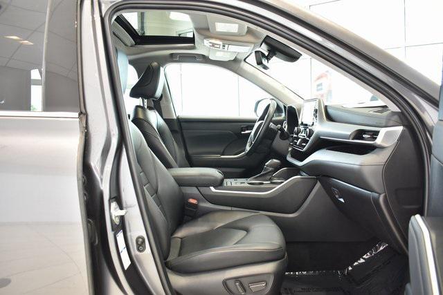 used 2022 Toyota Highlander Hybrid car, priced at $42,990