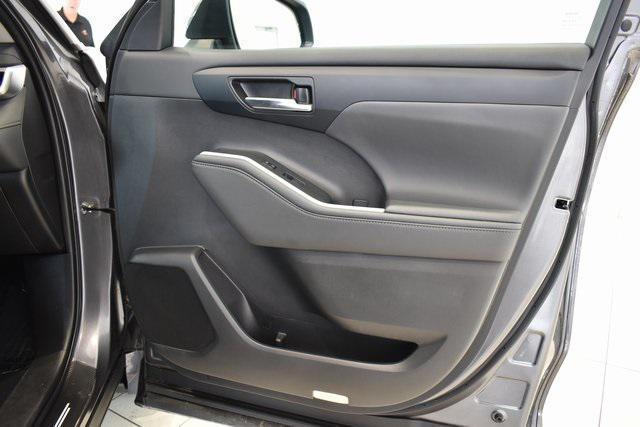 used 2022 Toyota Highlander Hybrid car, priced at $42,990