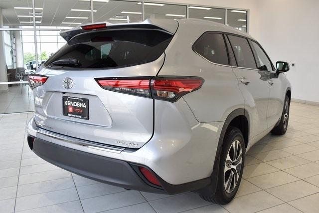 used 2022 Toyota Highlander car, priced at $37,890