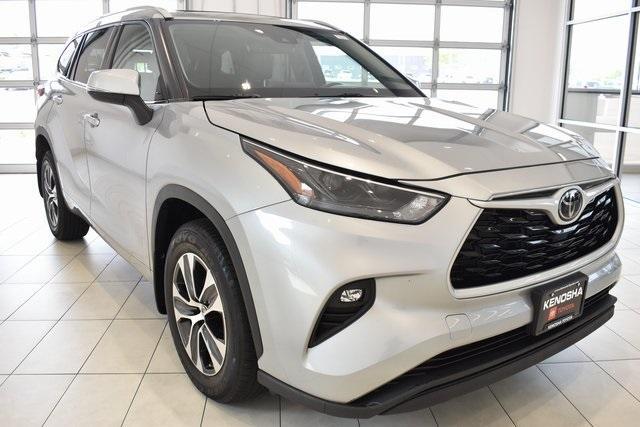 used 2022 Toyota Highlander car, priced at $37,890