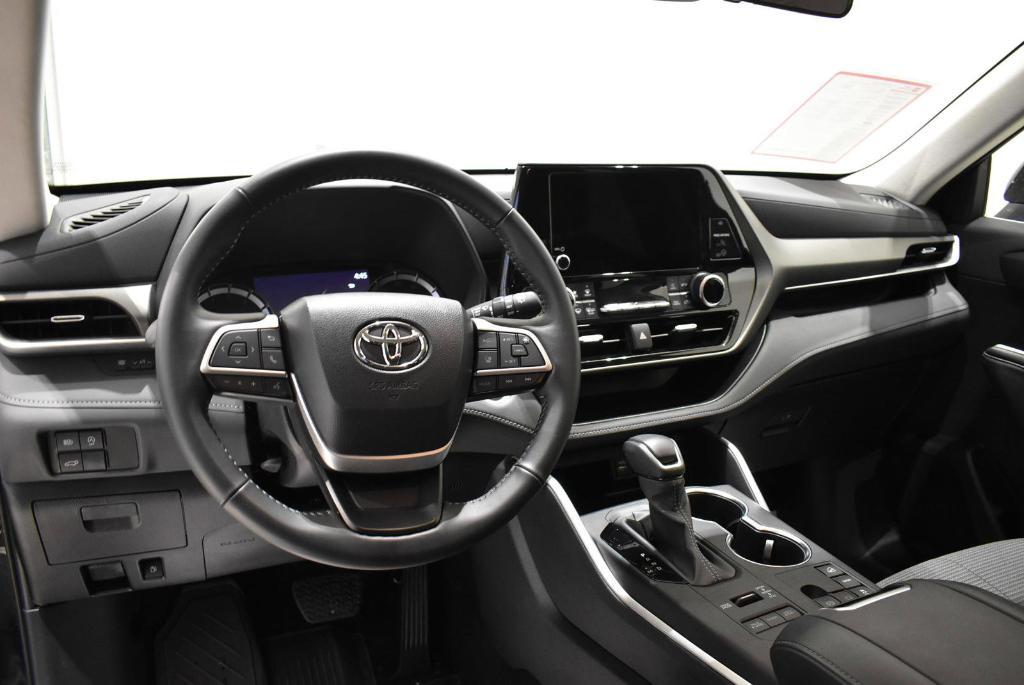 used 2024 Toyota Highlander car, priced at $39,790