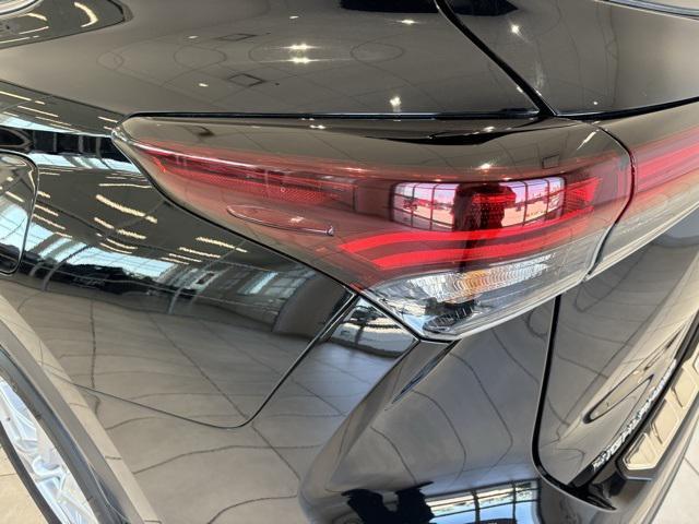 used 2024 Toyota Highlander car, priced at $38,990