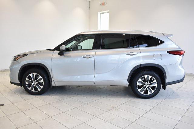 used 2021 Toyota Highlander car, priced at $29,990
