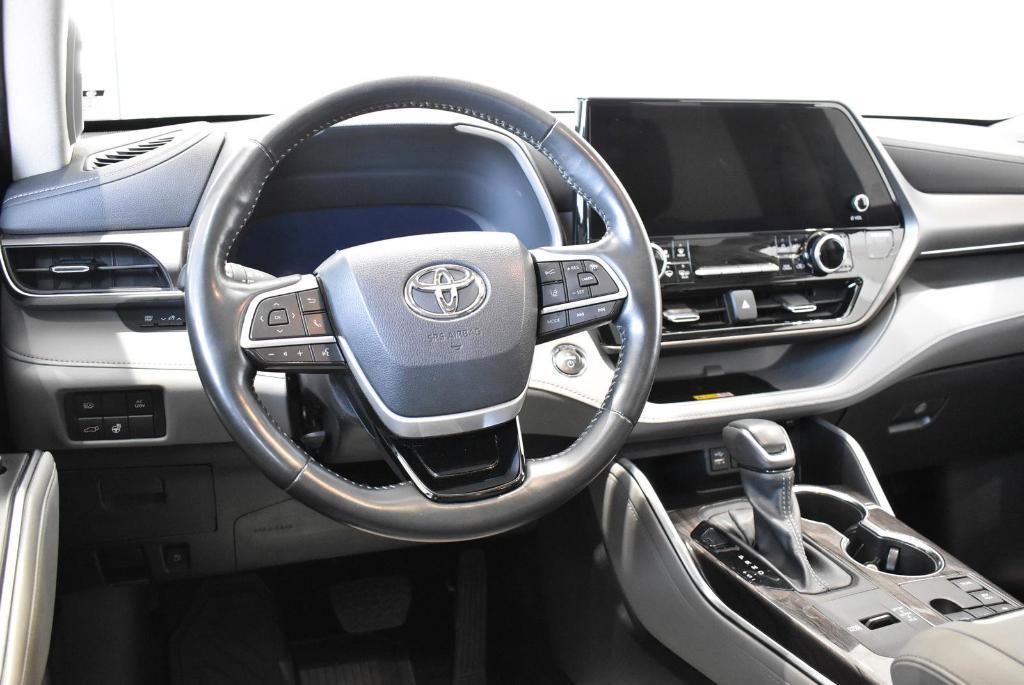 used 2023 Toyota Highlander Hybrid car, priced at $41,998