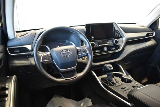 used 2024 Toyota Highlander car, priced at $39,290