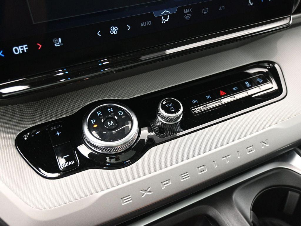 new 2025 Ford Expedition car, priced at $72,865