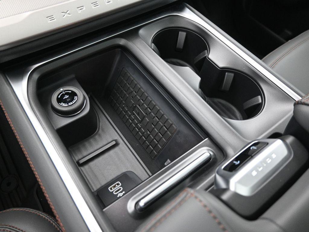 new 2025 Ford Expedition car, priced at $72,865