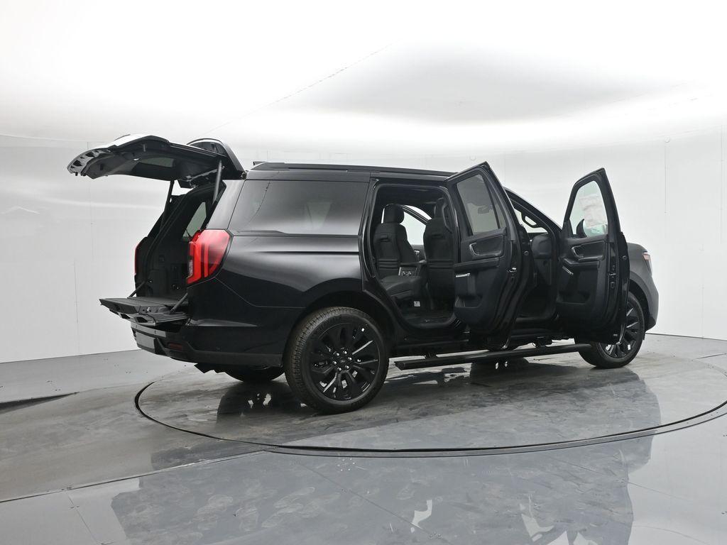 new 2025 Ford Expedition car, priced at $80,850