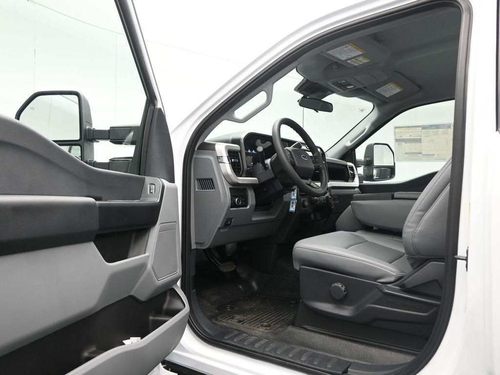 new 2025 Ford F-250 car, priced at $44,395