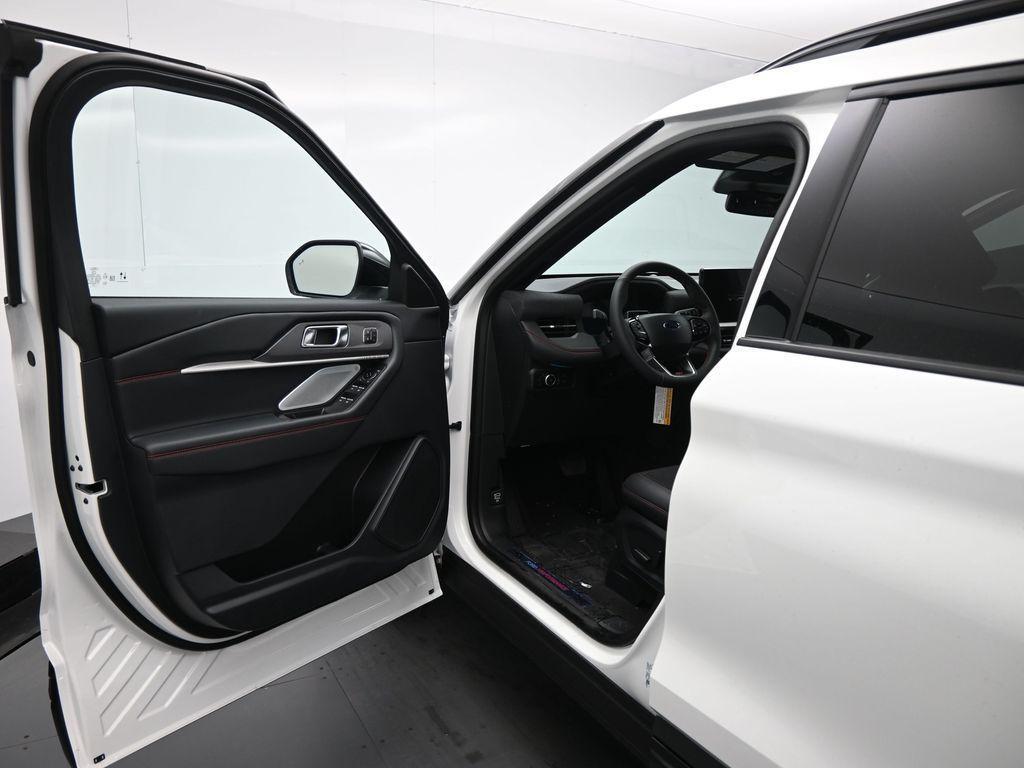 new 2025 Ford Explorer car, priced at $57,727
