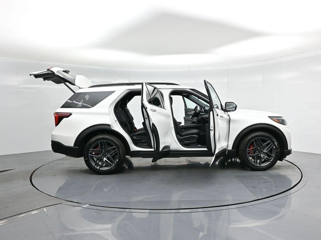 new 2025 Ford Explorer car, priced at $57,727