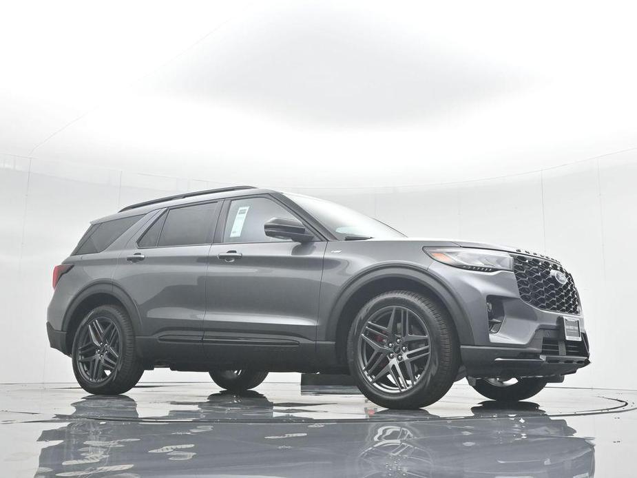 new 2025 Ford Explorer car