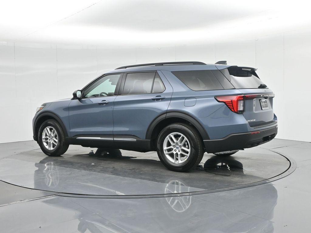 new 2025 Ford Explorer car, priced at $40,375
