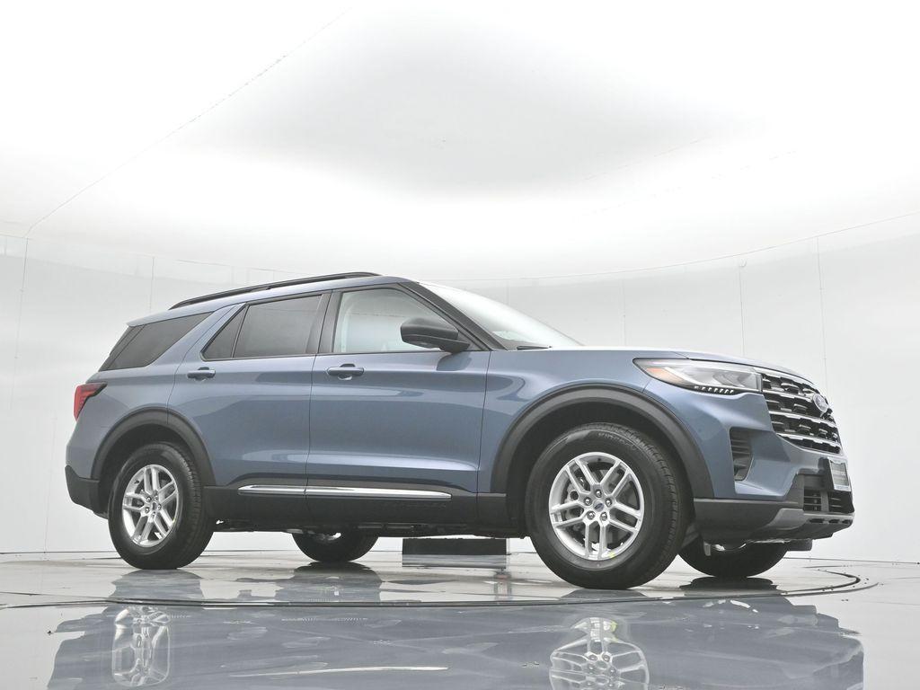 new 2025 Ford Explorer car, priced at $40,775