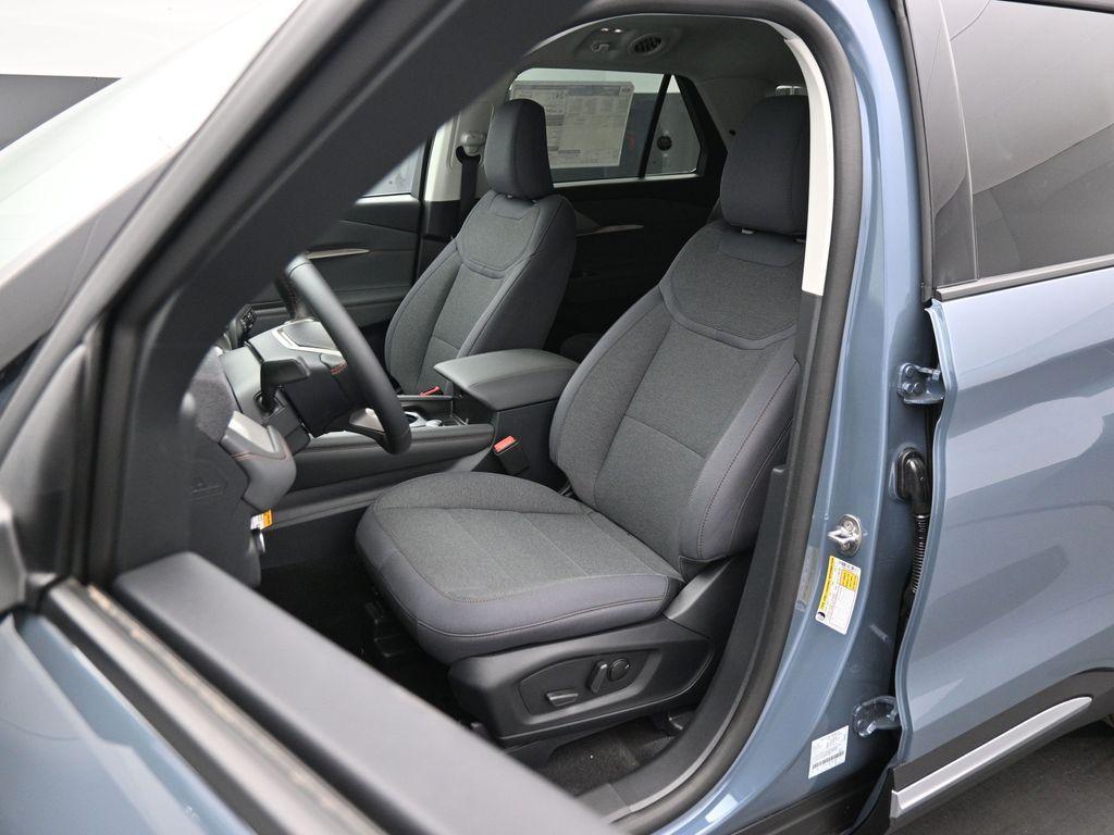 new 2025 Ford Explorer car, priced at $40,775